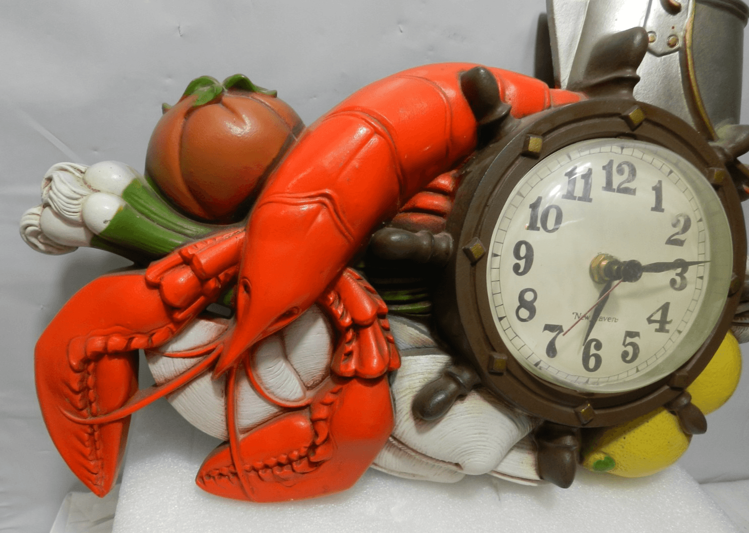Vintage Burwood New Haven Lobster Clambake Plastic Kitchen Clock 1974 USA (M16J) - Thumbnail 2