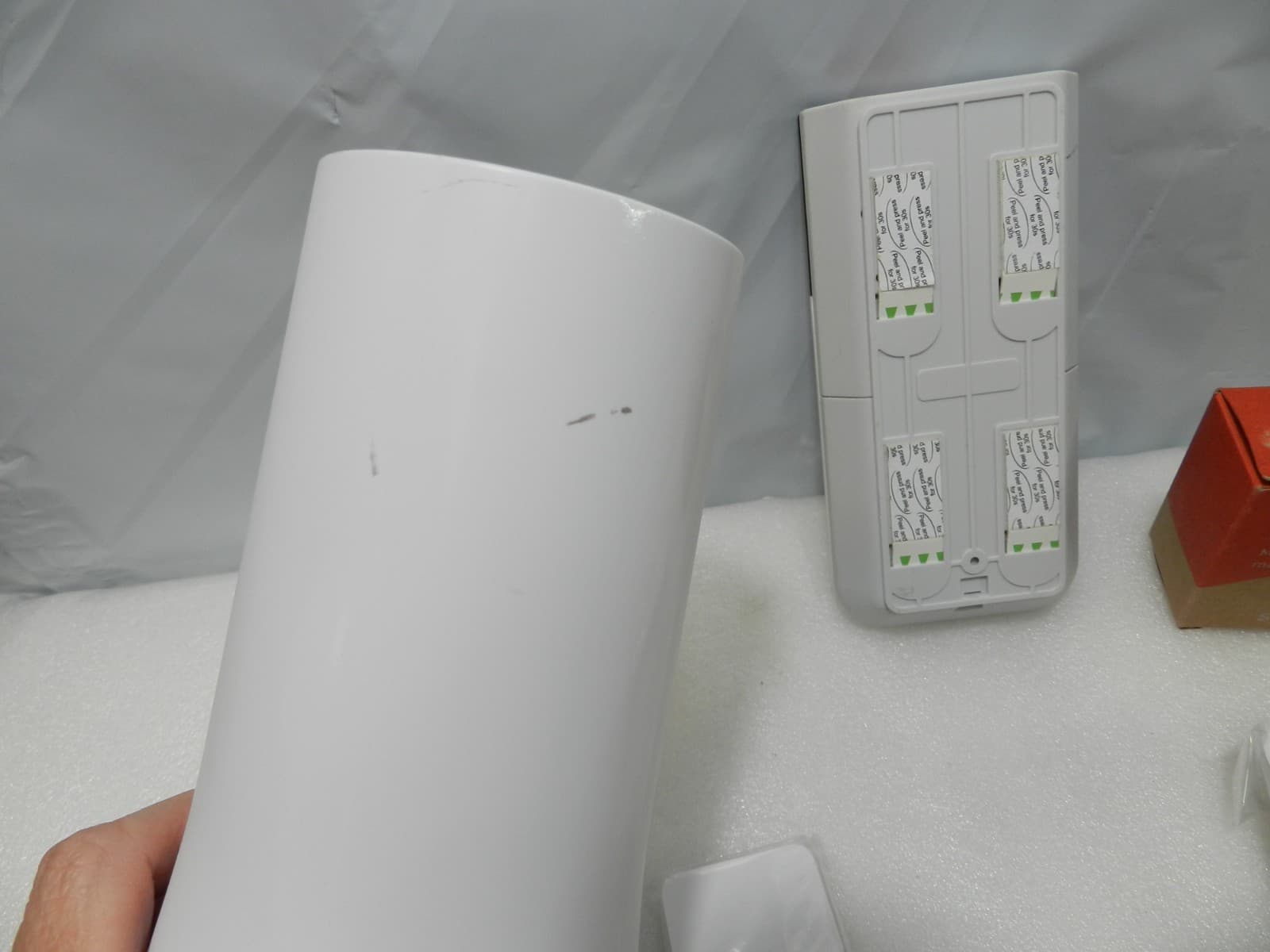 4-Piece SimpliSafe Security System with 1 Camera SSBS3 Home Security (E47K) - Thumbnail 8