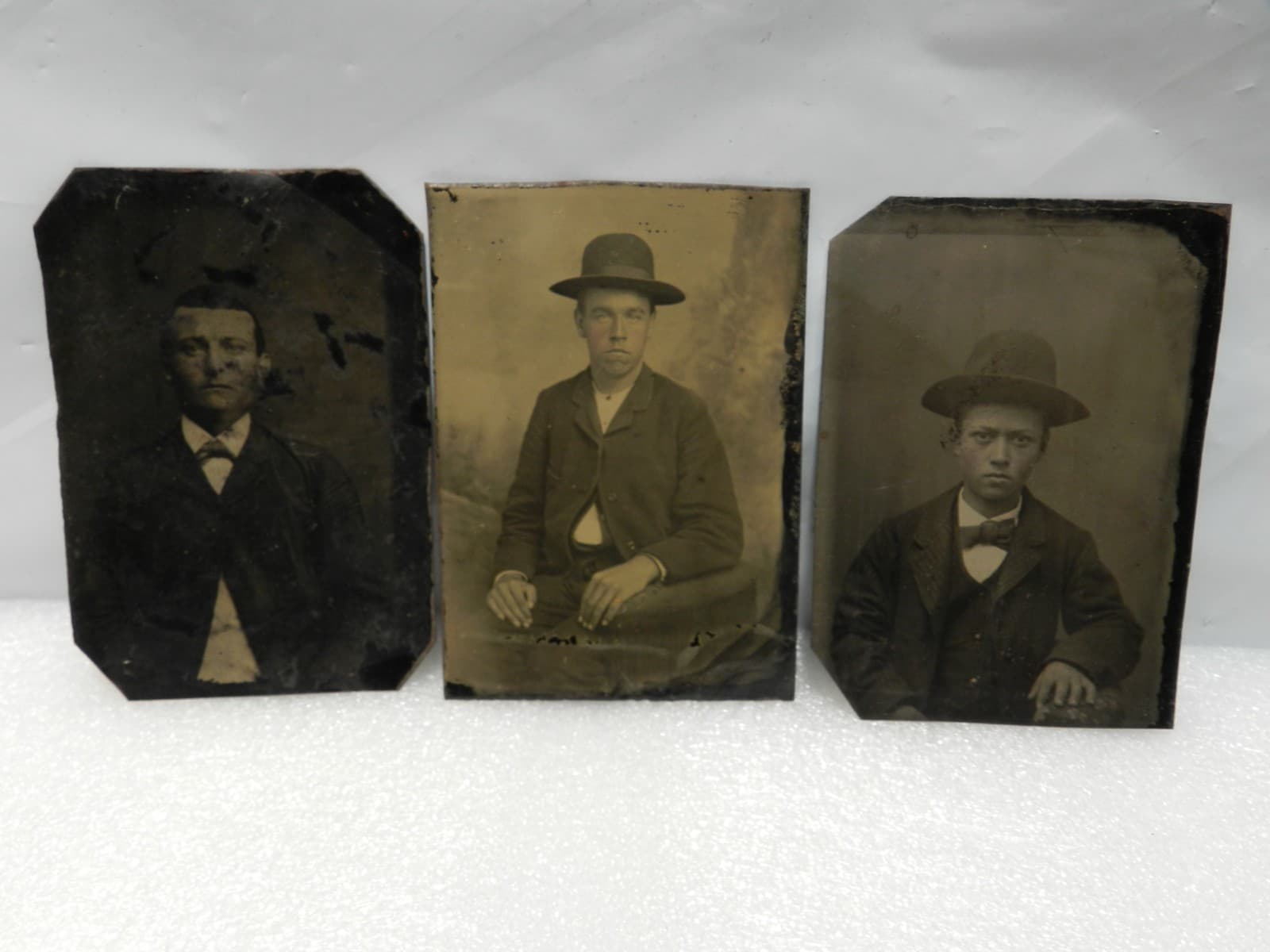 3 Antique Tin Type Photo Young Men Black White (I58S) - Thumbnail 2