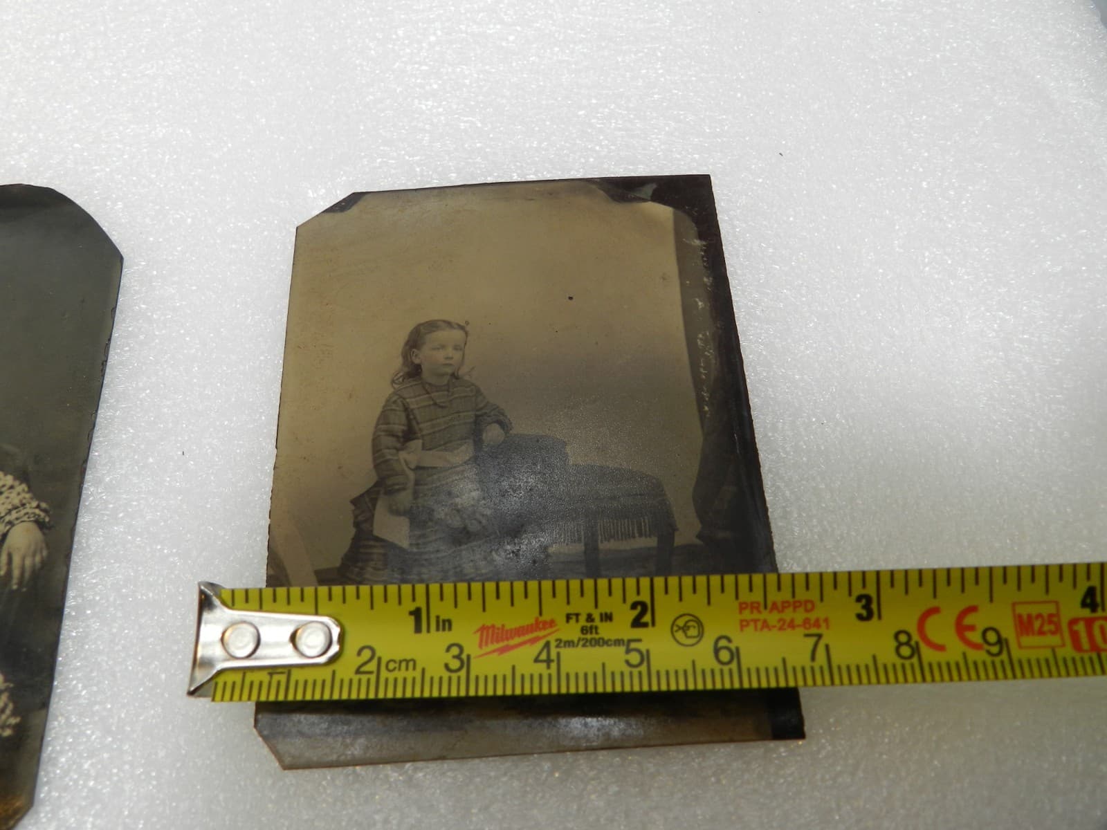 2 Antique Tin Type Photo Young Victorian Girls/Toddlers Black White (I57S) - Thumbnail 8