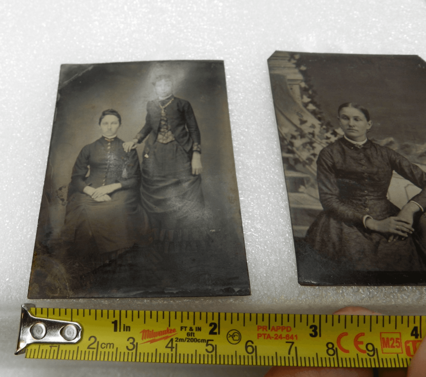 2 Antique Tin Type Photo Young Victorian Ladies Black White (I56S) - Thumbnail 10