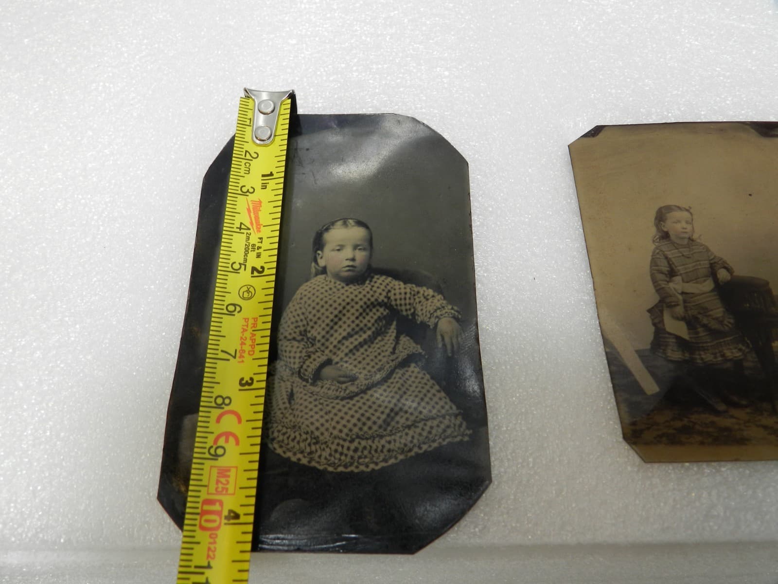 2 Antique Tin Type Photo Young Victorian Girls/Toddlers Black White (I57S) - Thumbnail 6