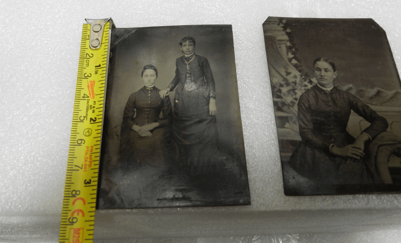 2 Antique Tin Type Photo Young Victorian Ladies Black White (I56S) - Thumbnail 9