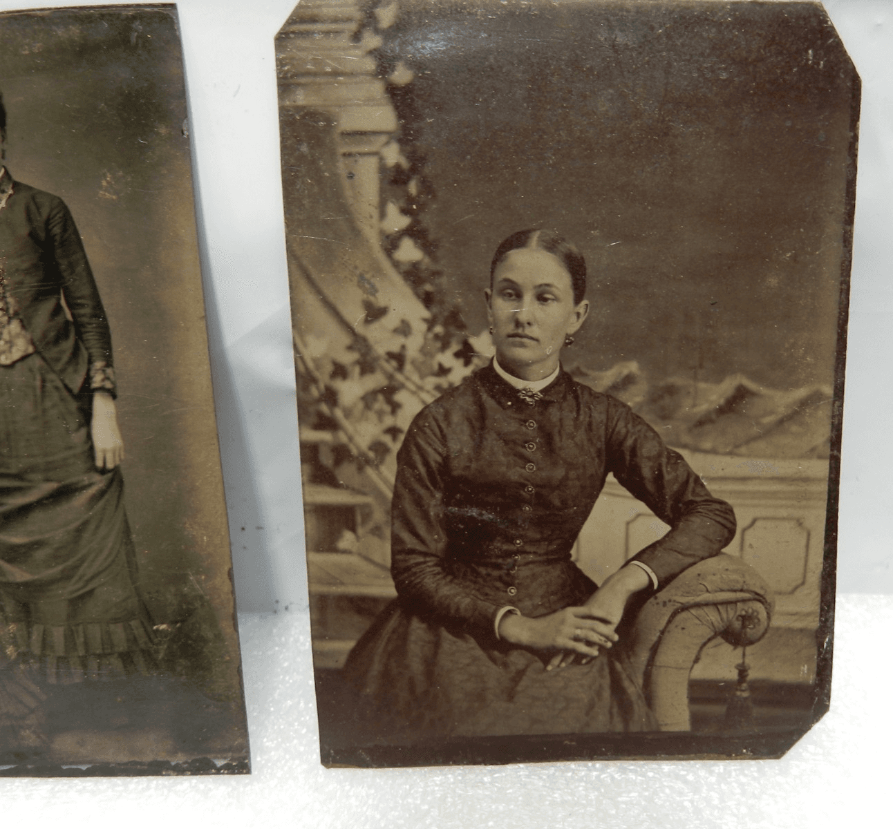 2 Antique Tin Type Photo Young Victorian Ladies Black White (I56S) - Thumbnail 3