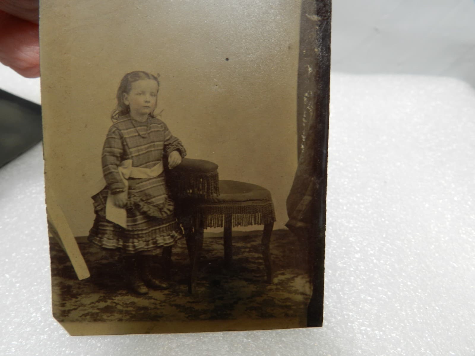 2 Antique Tin Type Photo Young Victorian Girls/Toddlers Black White (I57S) - Thumbnail 5