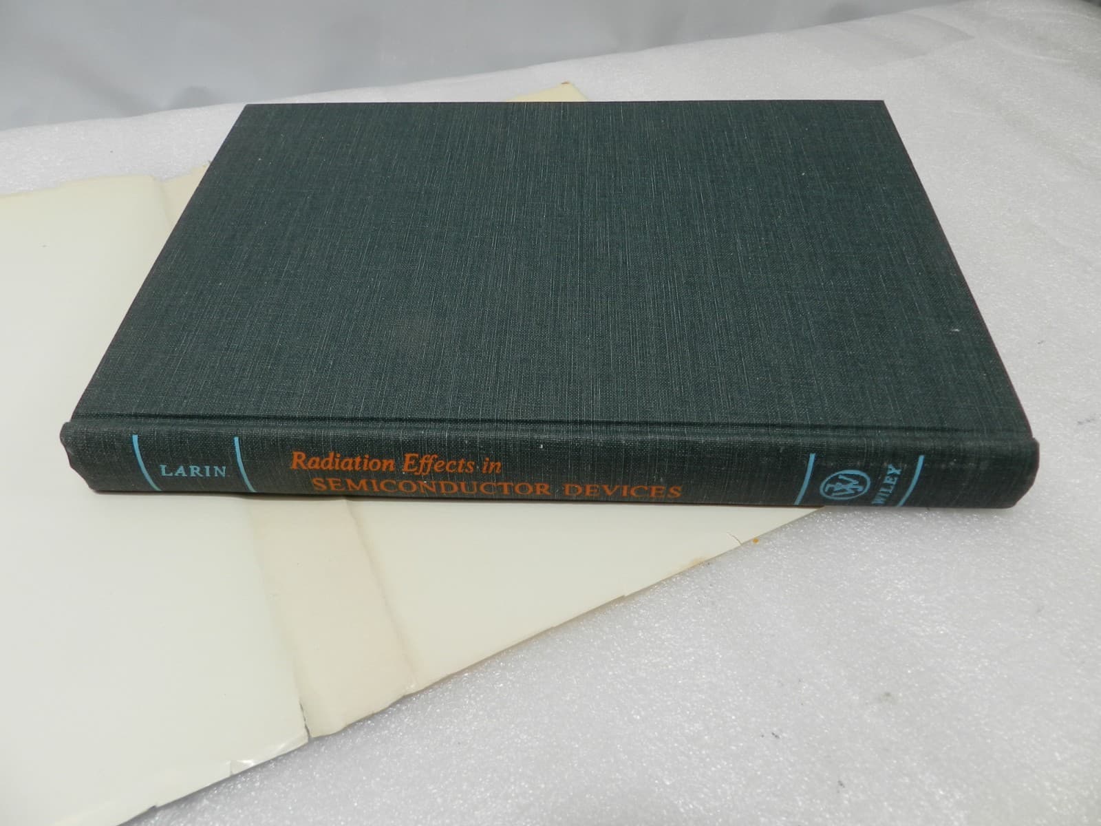 Radiation Effects in Semiconductor Devices by Frank Larin 1968 Hardback E45K - Thumbnail 4