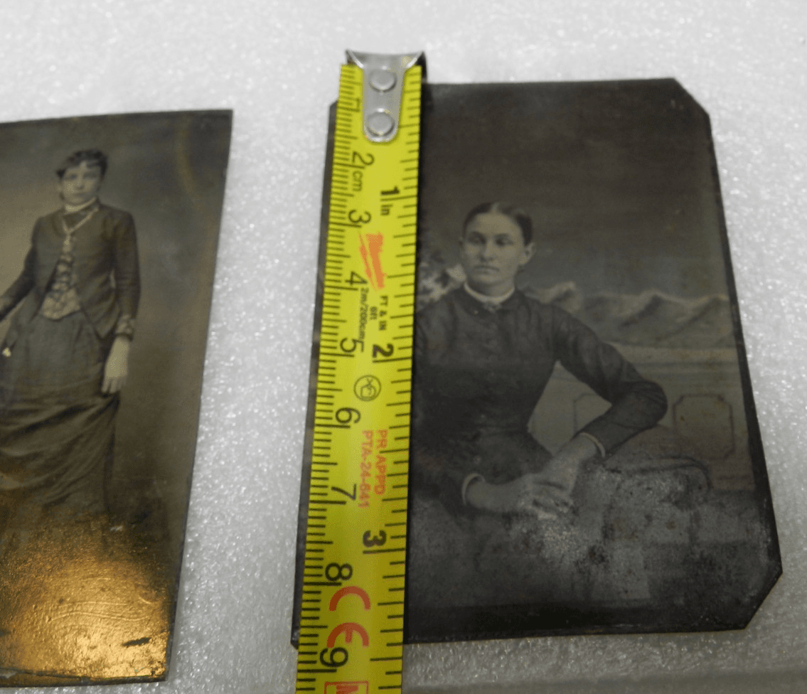2 Antique Tin Type Photo Young Victorian Ladies Black White (I56S) - Thumbnail 12