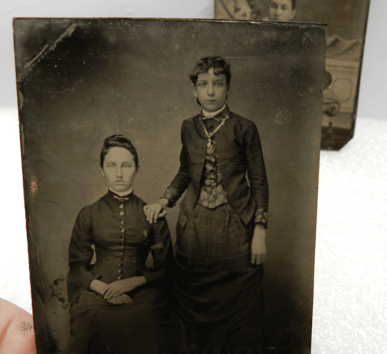 2 Antique Tin Type Photo Young Victorian Ladies Black White (I56S) - Thumbnail 5