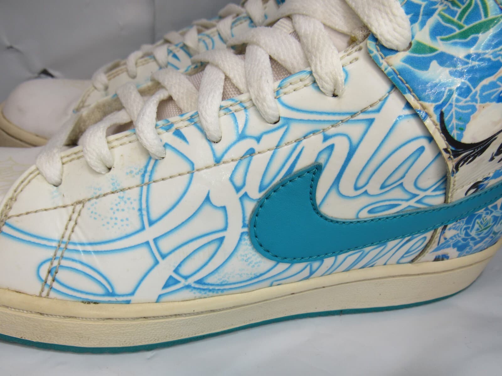 Nike Santa Cruise SB Dunk 375732-131 Hi Top Women’s Premium Sneakers Sz 7 M Q30 - Thumbnail 3