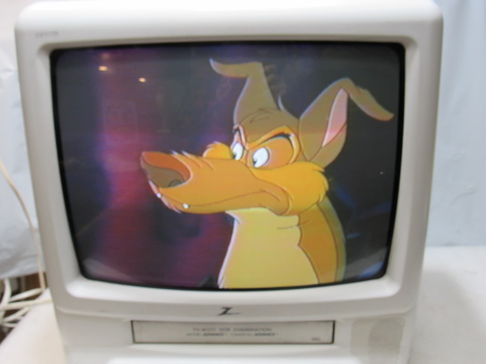 ZENITH TVBR1325W 13" TV/VCR Combo VHS Front Inputs Retro Gaming No Remote (I77J) - Thumbnail 3