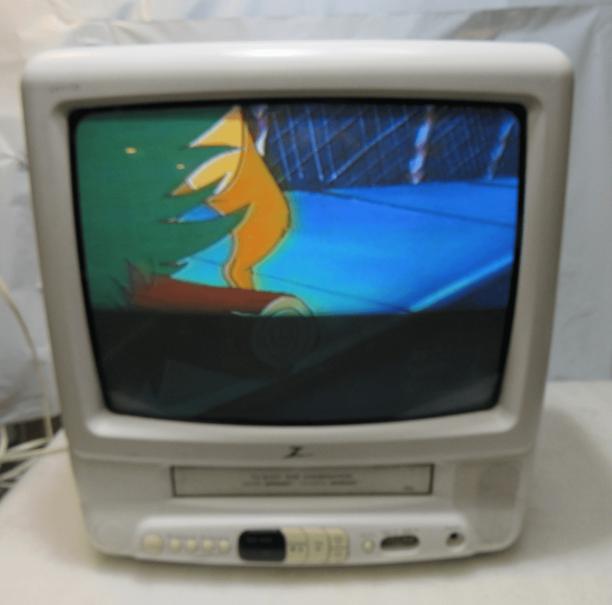 ZENITH TVBR1325W 13" TV/VCR Combo VHS Front Inputs Retro Gaming No Remote (I77J) - Thumbnail 2