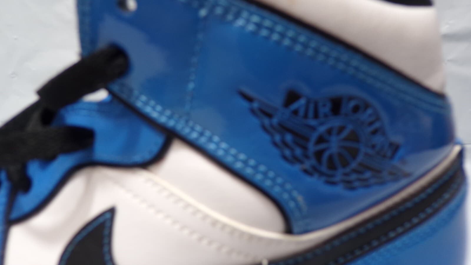 Nike Air Jordan 1 Mid Mens SE Signal Blue DD6834-402 Size 9 (N52J) - Thumbnail 2