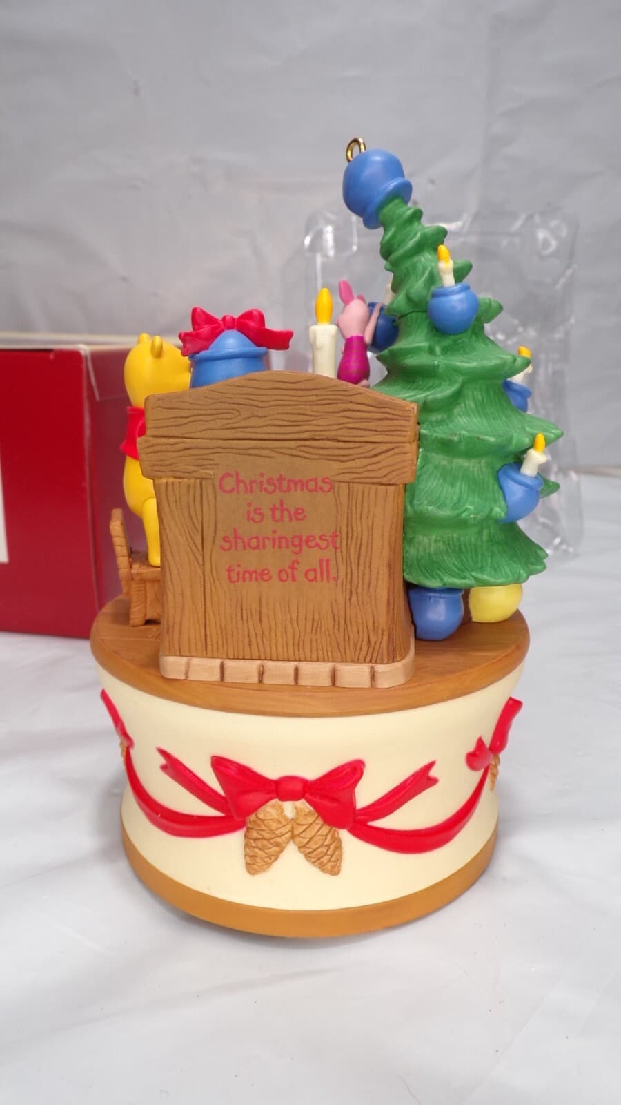 Hallmark Winnie the Pooh Ornament Getting Ready for Christmas Disney 2005 (N68M) - Thumbnail 7