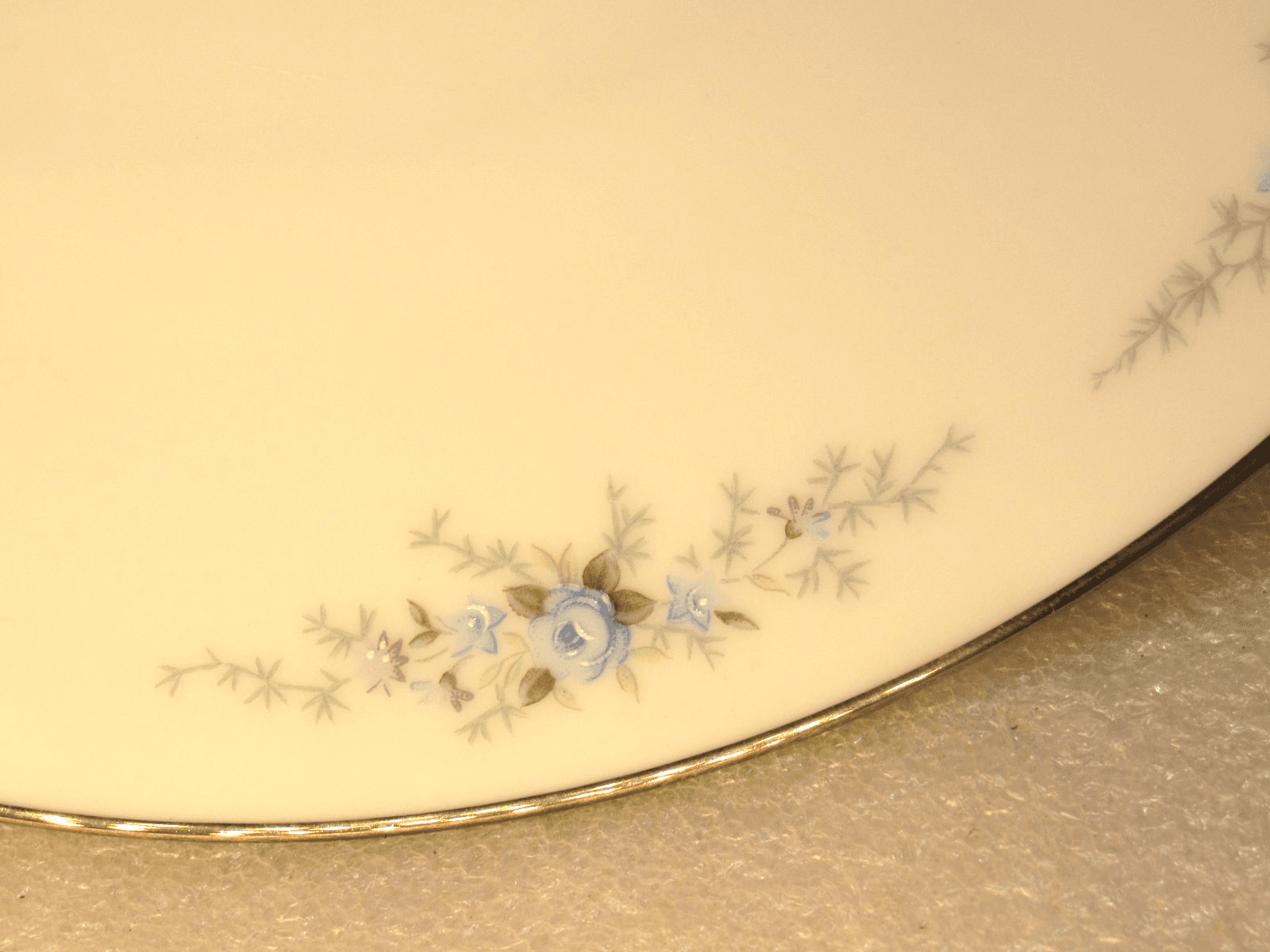 Retired NORITAKE ROSEBERRY 6241 Japan 2 pc Salad / Desert Plates (X83K) - Thumbnail 5