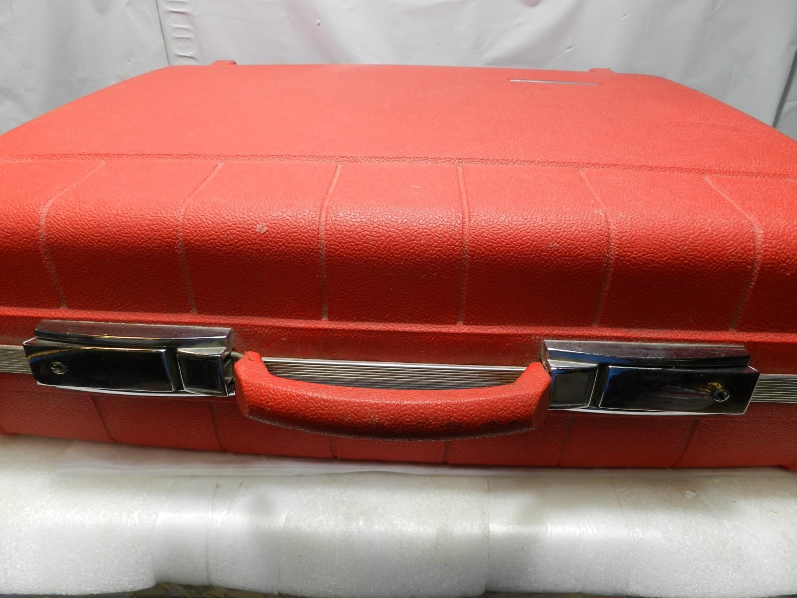 Vintage Red Hard Shell Suitcase Luggage Retro Unbranded (M27J) - Thumbnail 5