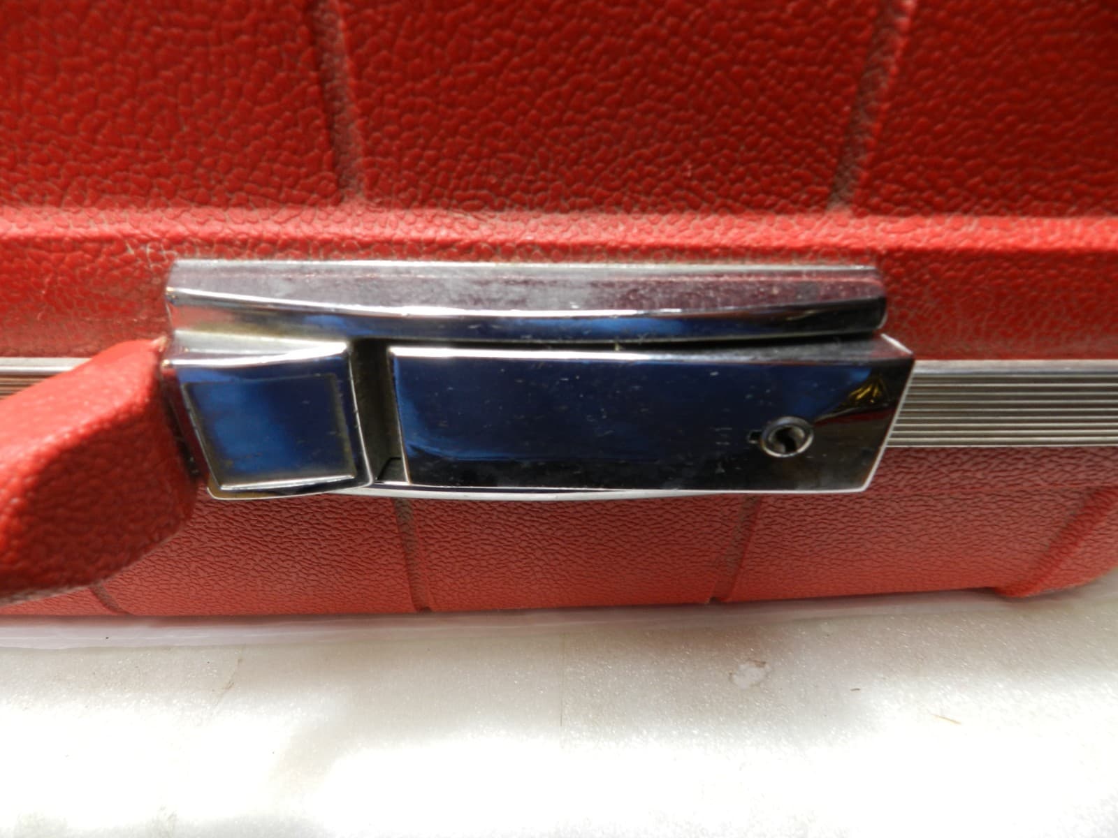 Vintage Red Hard Shell Suitcase Luggage Retro Unbranded (M27J) - Thumbnail 4