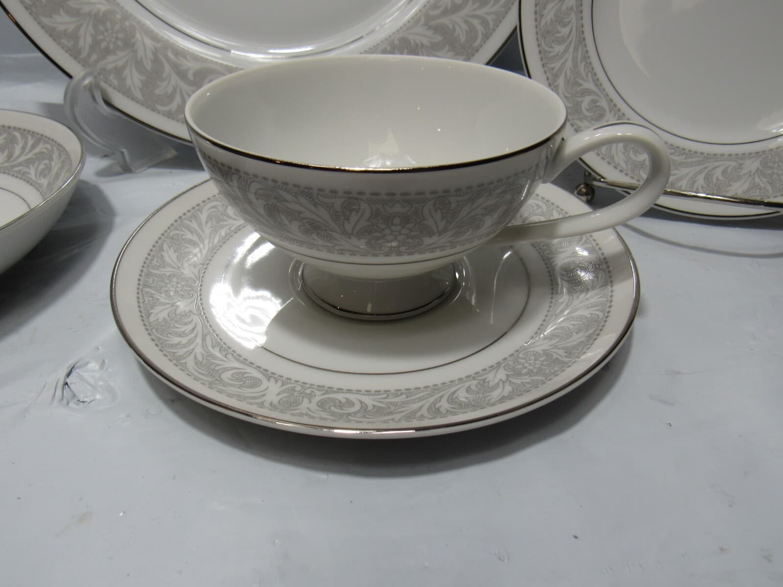 Imperial China Whitney 5671 5 pc Place Setting Dinnerware Set Gray/White (P25M) - Thumbnail 5