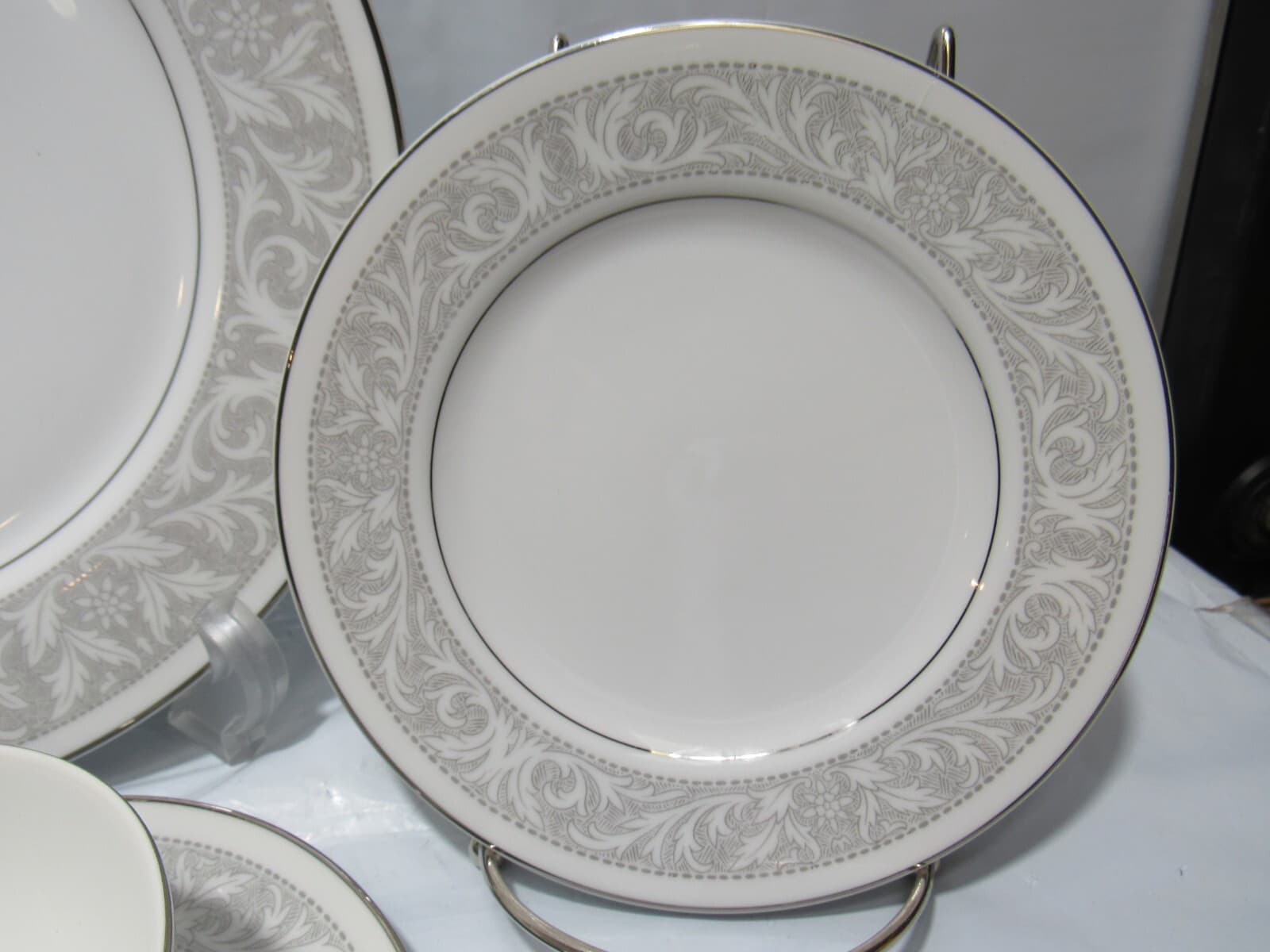 Imperial China Whitney 5671 5 pc Place Setting Dinnerware Set Gray/White (P25M) - Thumbnail 2