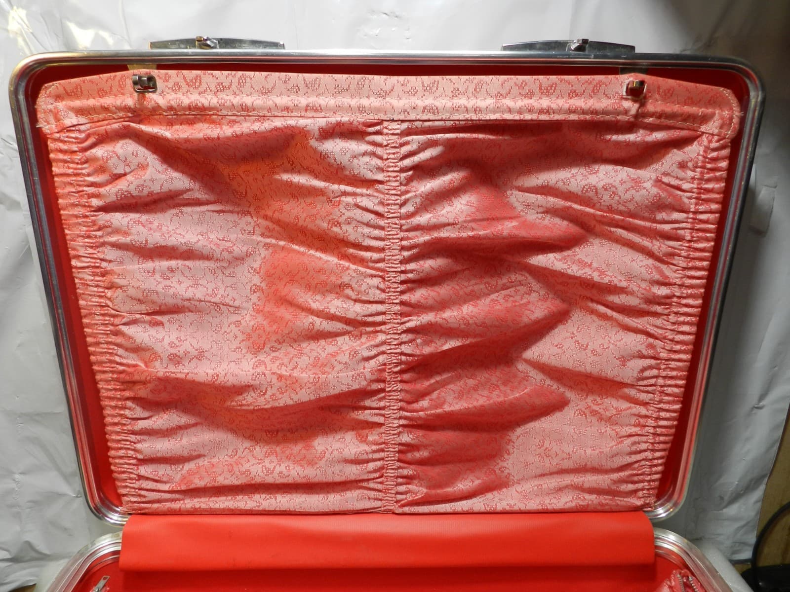 Vintage Red Hard Shell Suitcase Luggage Retro Unbranded (M27J) - Thumbnail 8