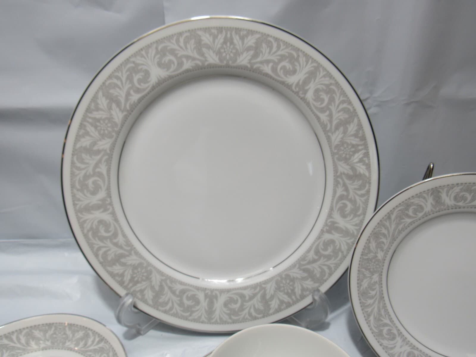 Imperial China Whitney 5671 5 pc Place Setting Dinnerware Set Gray/White (P25M) - Thumbnail 3