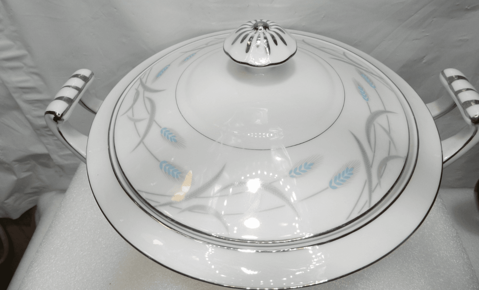 Vintage Valmont China Covered Serving Tureen Royal Wheat 1950's Japan (H17J) - Thumbnail 3