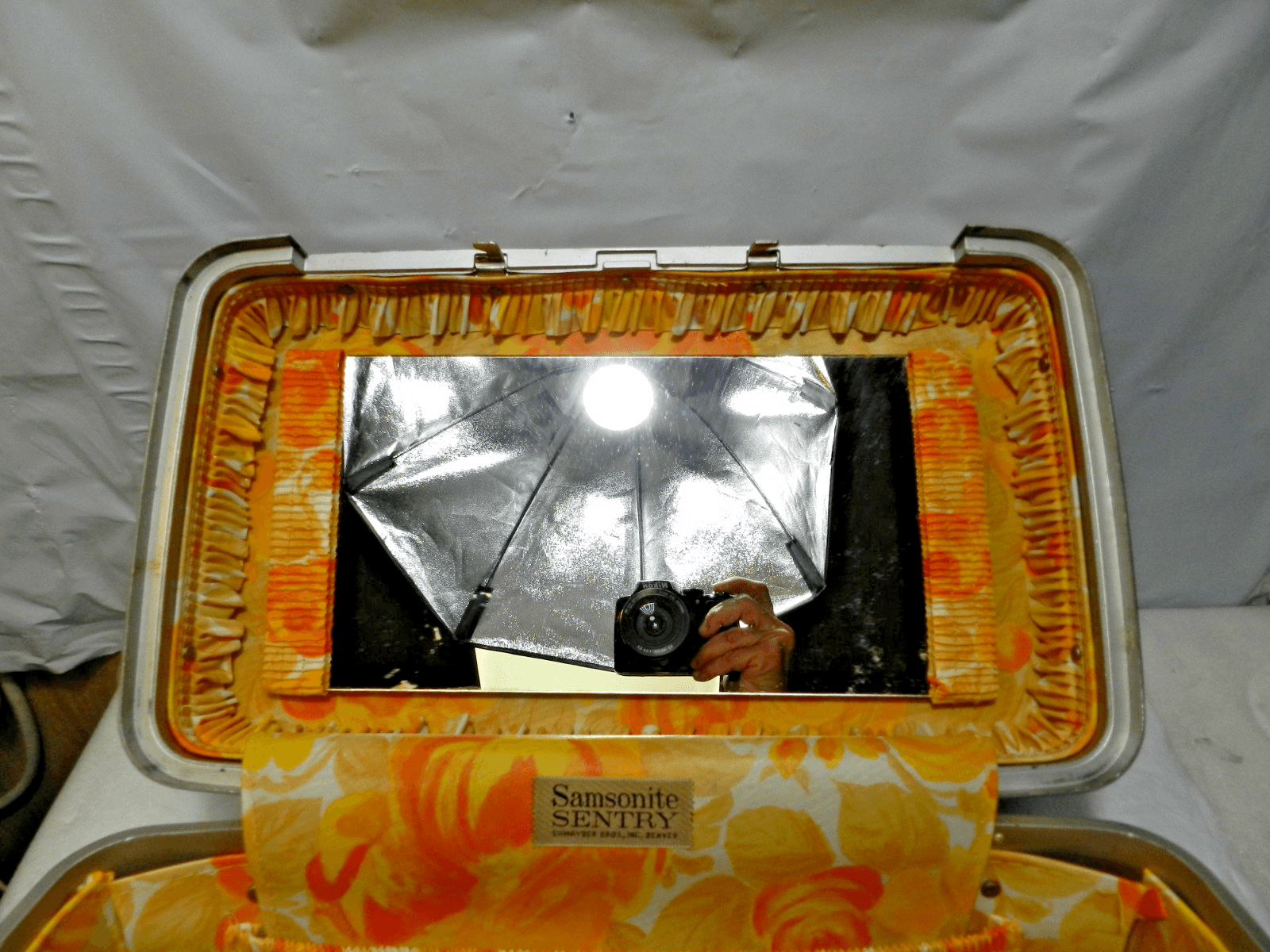 Vintage Samsonite Sentry Train Travel Case Red Makeup Box Mirror MCM (M26J) - Thumbnail 10