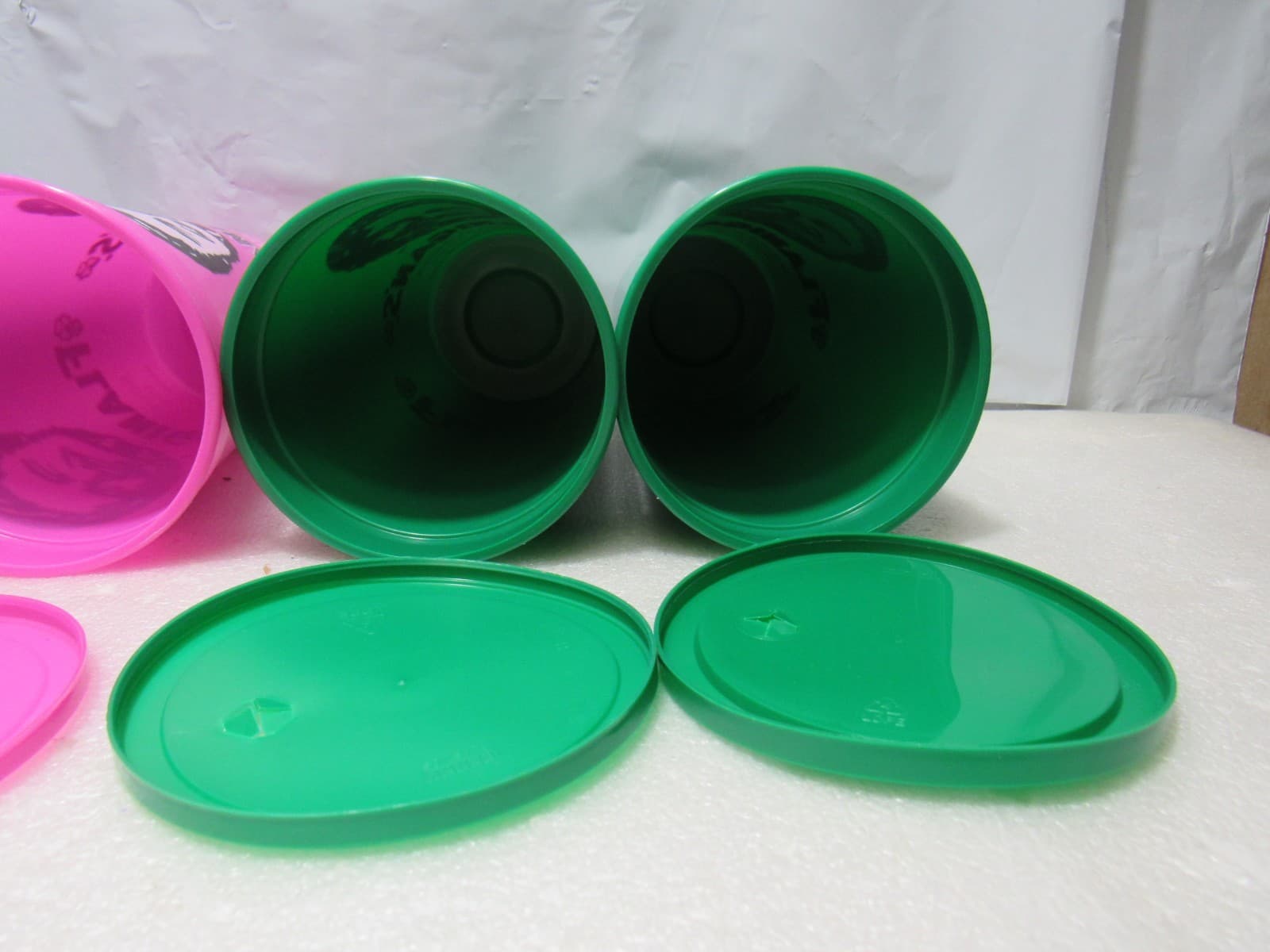 Flanigan’s Set Of 4 Plastic Tumblers W/ Lids Cups 32 Ounces - South Florida I84J - Thumbnail 6