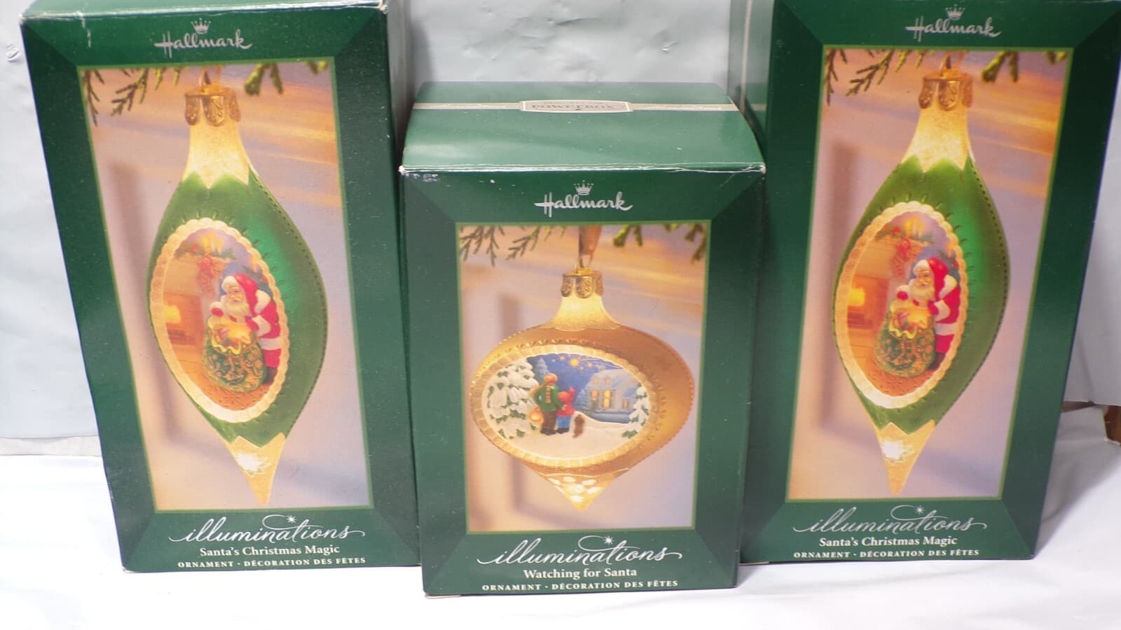 3 Hallmark Illuminations Ornaments Gold/Green Lights Up No Power Box (N81M