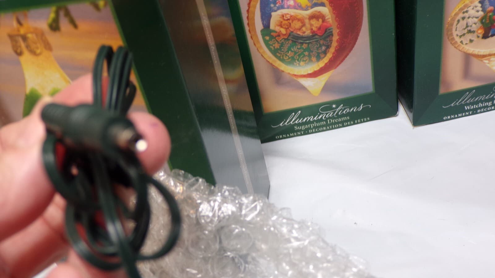 3 Hallmark Illuminations Ornaments Gold/Green Lights Up No Power Box (N81M - Thumbnail 3
