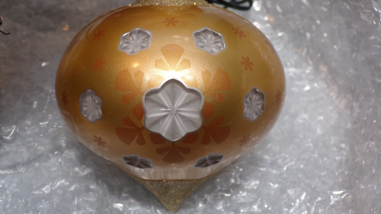 3 Hallmark Illuminations Ornaments Red/Gold/Green Lights Up No Power Box (N80M - Thumbnail 9