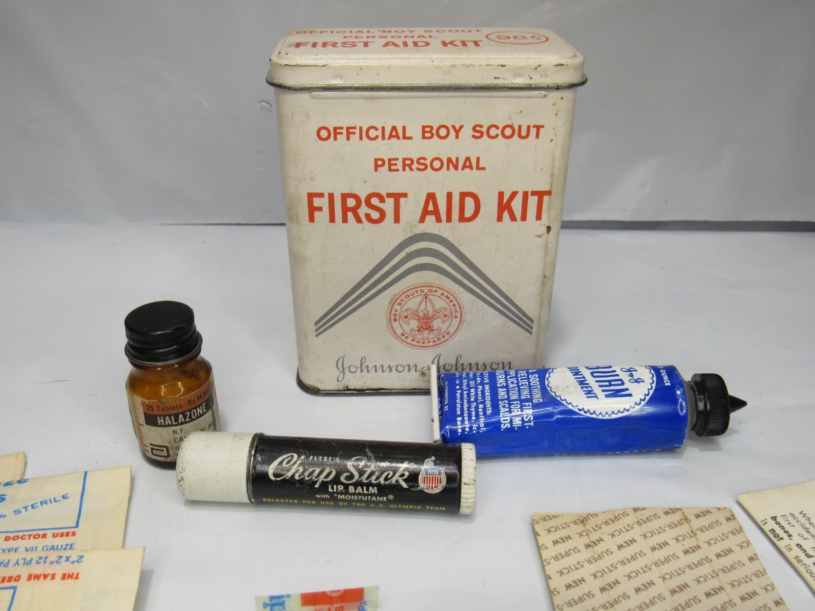 Johnson & Johnson Official Boy Scout Personal First Aid Kit w/Contents T45JJ - Thumbnail 2