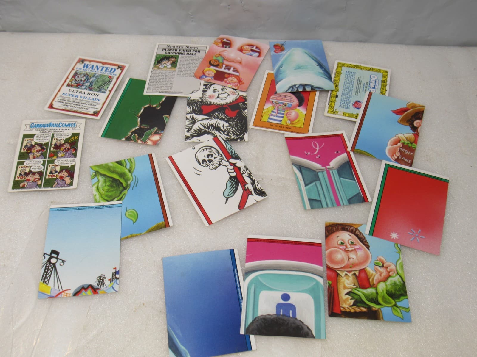 47 Piece Lot Vintage 2014/2015 Garbage Pail Kids Cards (I88J) - Thumbnail 15