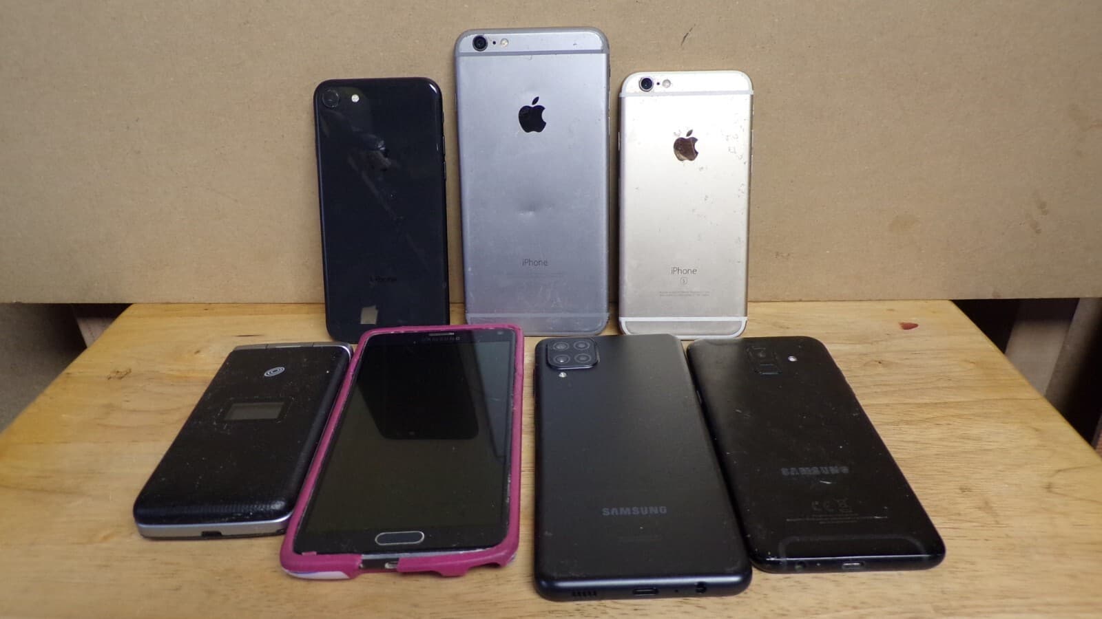 Lot of 7 Cell Phones - iPhones, Samsung "For Parts" or Repair (K) - Thumbnail 2
