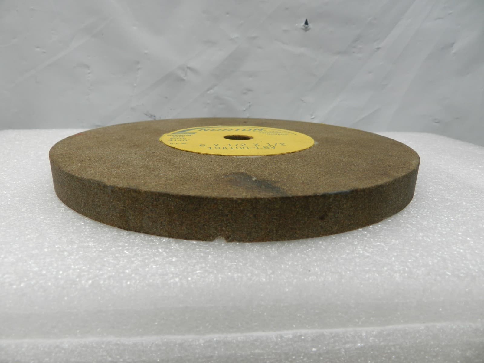 Norton 6"x1/2"x1/2" Grinding Wheel New Old Stock 19A100-L8V 4140 RPM #H34J - Thumbnail 4