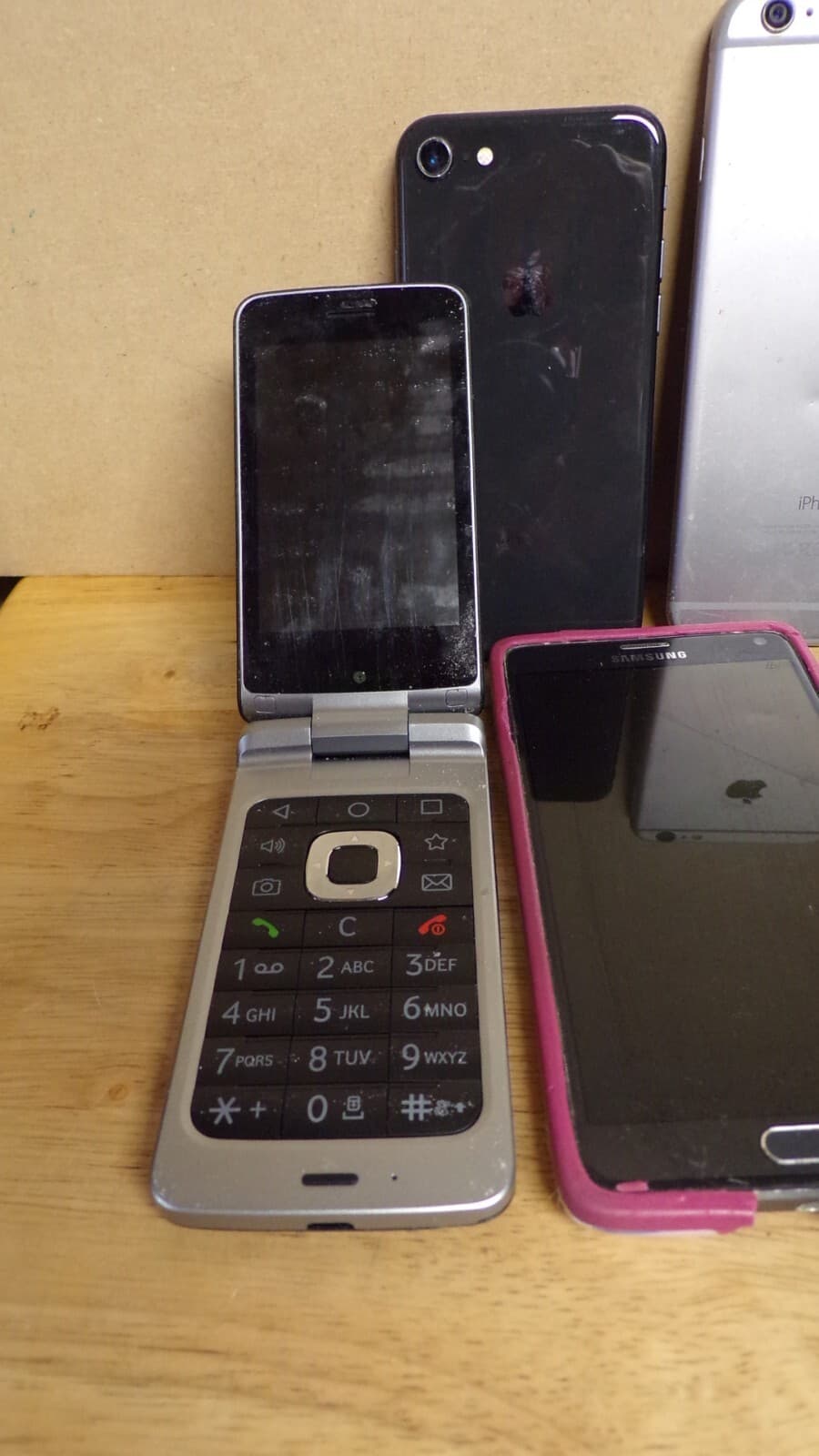 Lot of 7 Cell Phones - iPhones, Samsung "For Parts" or Repair (K) - Thumbnail 3