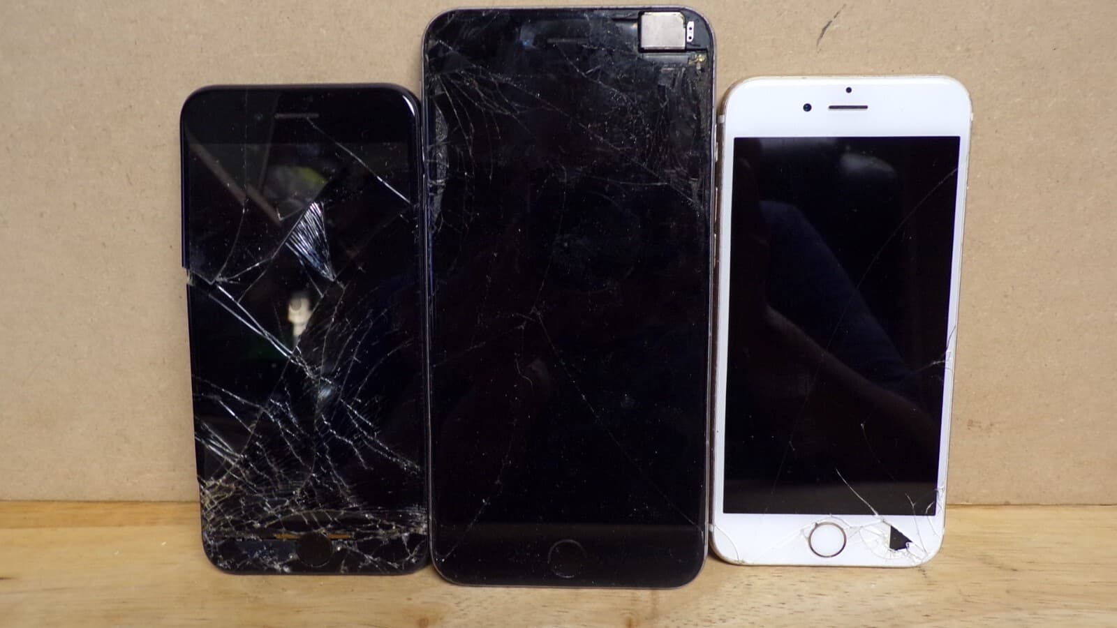 Lot of 7 Cell Phones - iPhones, Samsung "For Parts" or Repair (K) - Thumbnail 4
