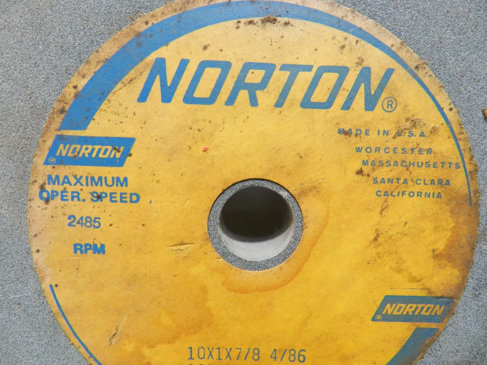 2 - Norton Grinding Wheel 39C100-J8VK 10"x1"x7/8" 2485 speed RPM (H35J) - Thumbnail 4