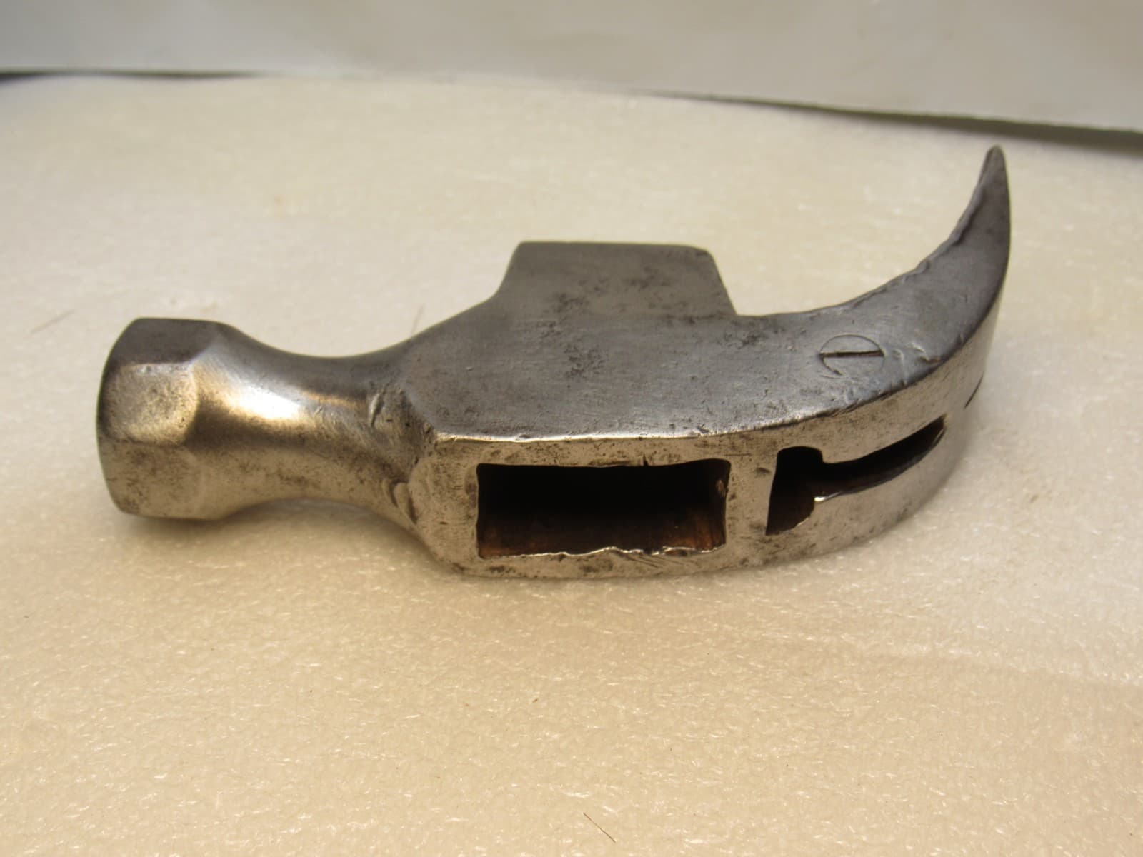 Vintage Cheney Nail Holding Curved Claw Hammer Head 1 lb. V5S - Thumbnail 3