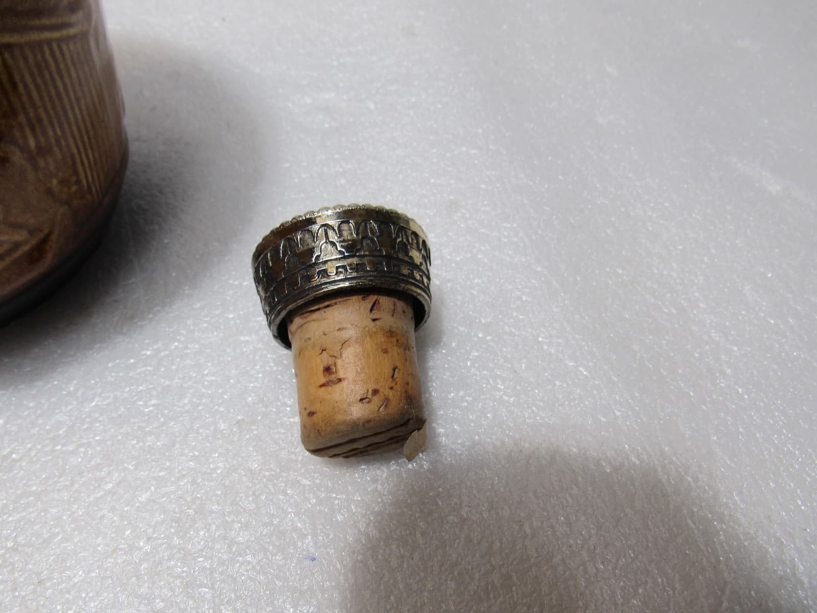 Vintage Four Roses Kentucky Straight Bourbon Whiskey EMPTY Bottle W/Cork (V1J) - Thumbnail 8