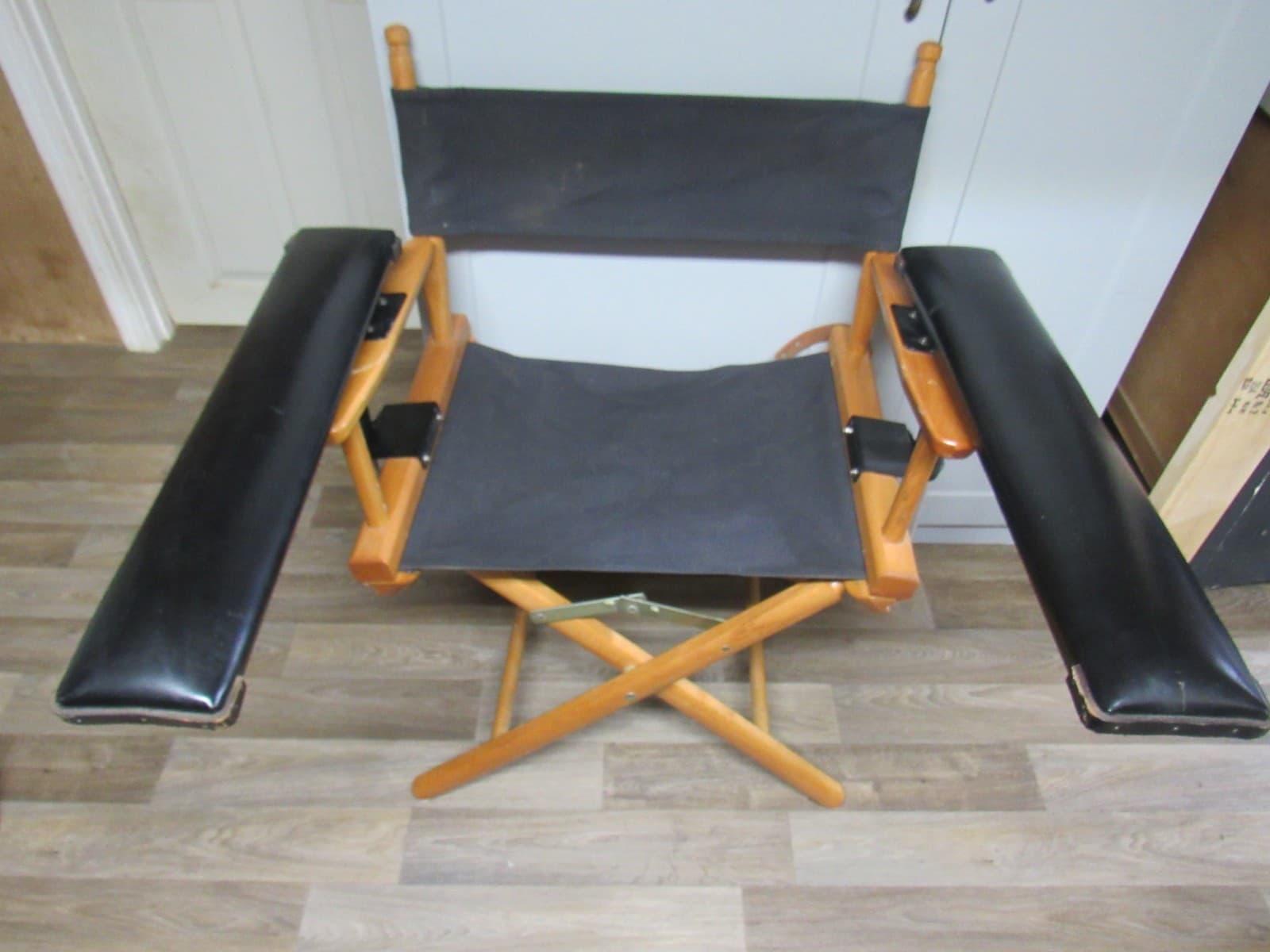 Vintage Gold Medal 33" Director's Chair w/ Arm Extensions Folding Wood Frame Y10 - Thumbnail 4