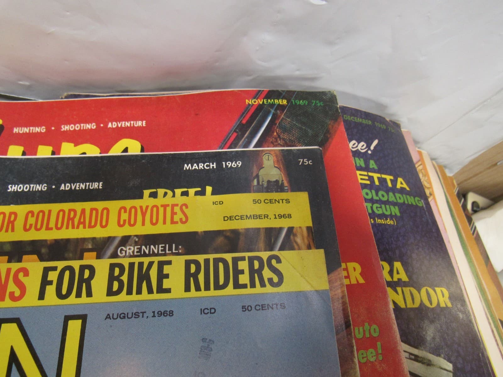 VTG Guns Magazine Lot of 44 - Handguns, Rifles, Combat Guns 60's 70's Y10JJ - Thumbnail 4