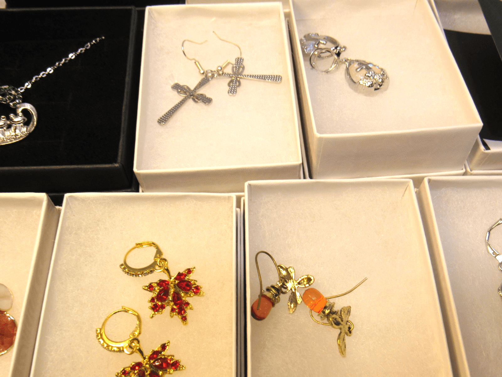 34 Pc New Fashion Jewerly Lot Necklaces Earrings Gift Boxes (Y14M) - Thumbnail 18