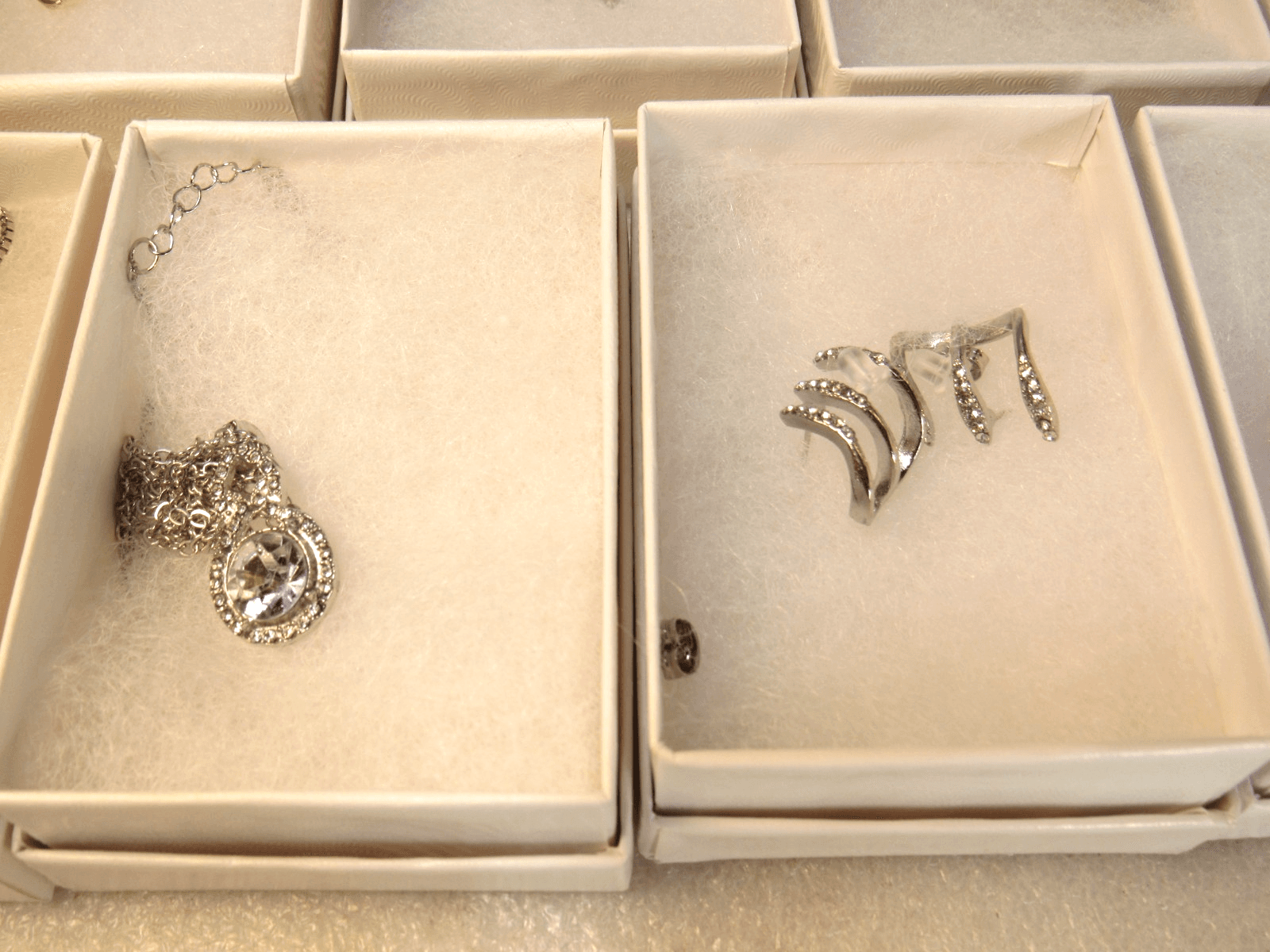 34 Pc New Fashion Jewerly Lot Necklaces Earrings Gift Boxes (Y14M) - Thumbnail 16
