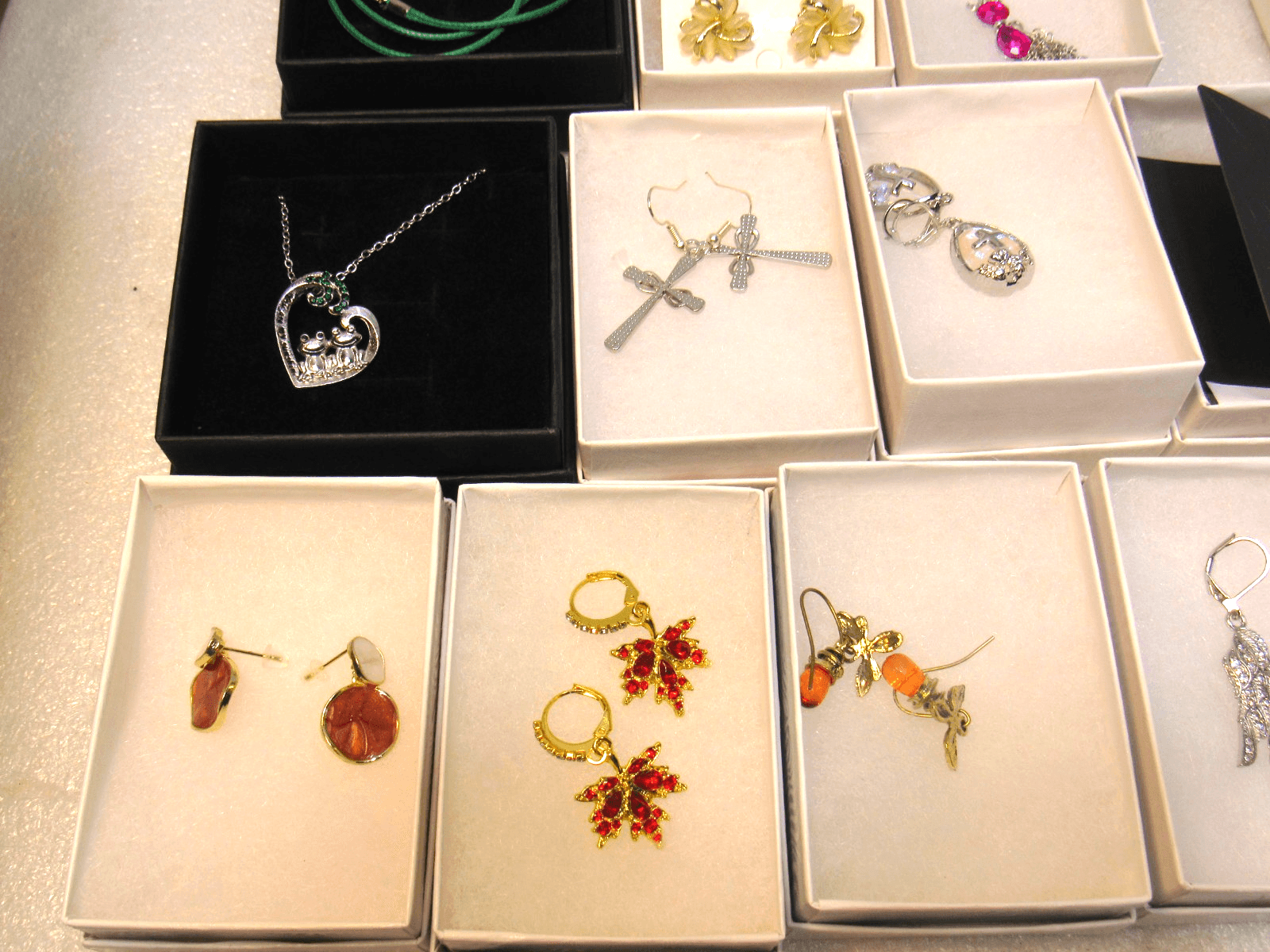 34 Pc New Fashion Jewerly Lot Necklaces Earrings Gift Boxes (Y14M) - Thumbnail 2