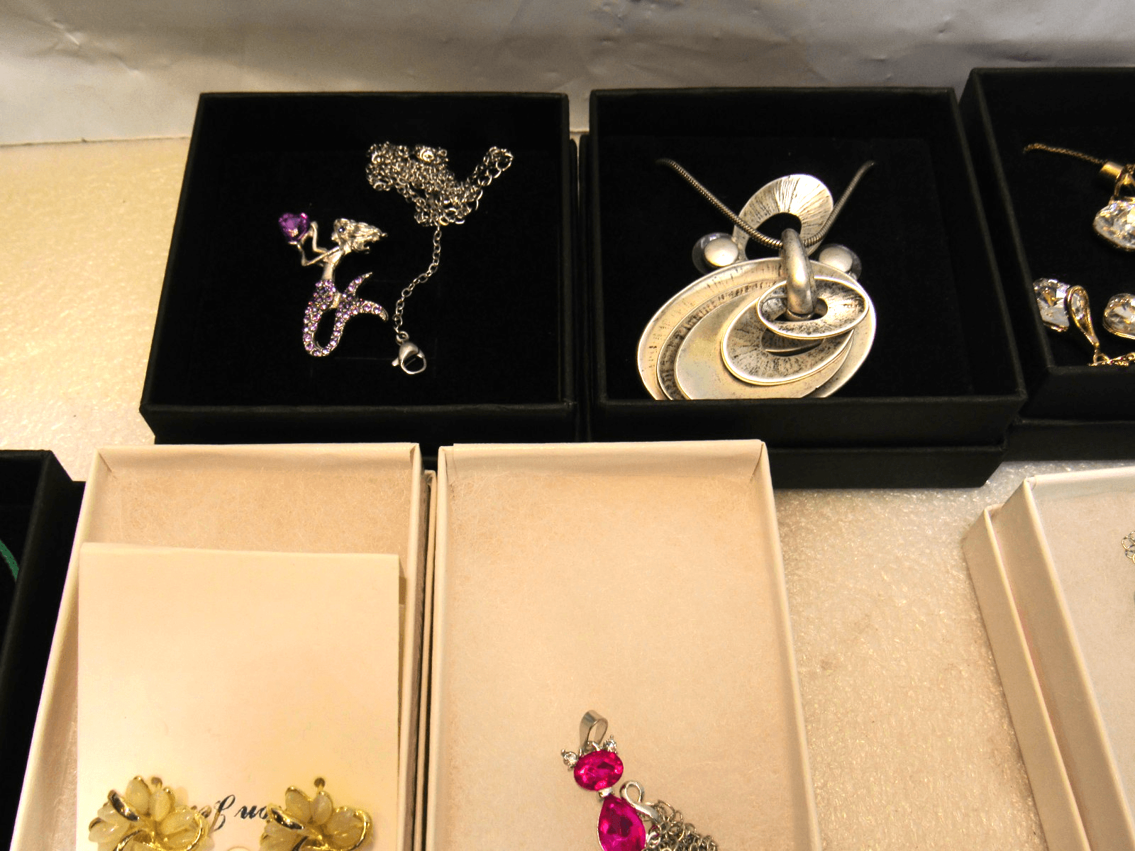 34 Pc New Fashion Jewerly Lot Necklaces Earrings Gift Boxes (Y14M) - Thumbnail 10