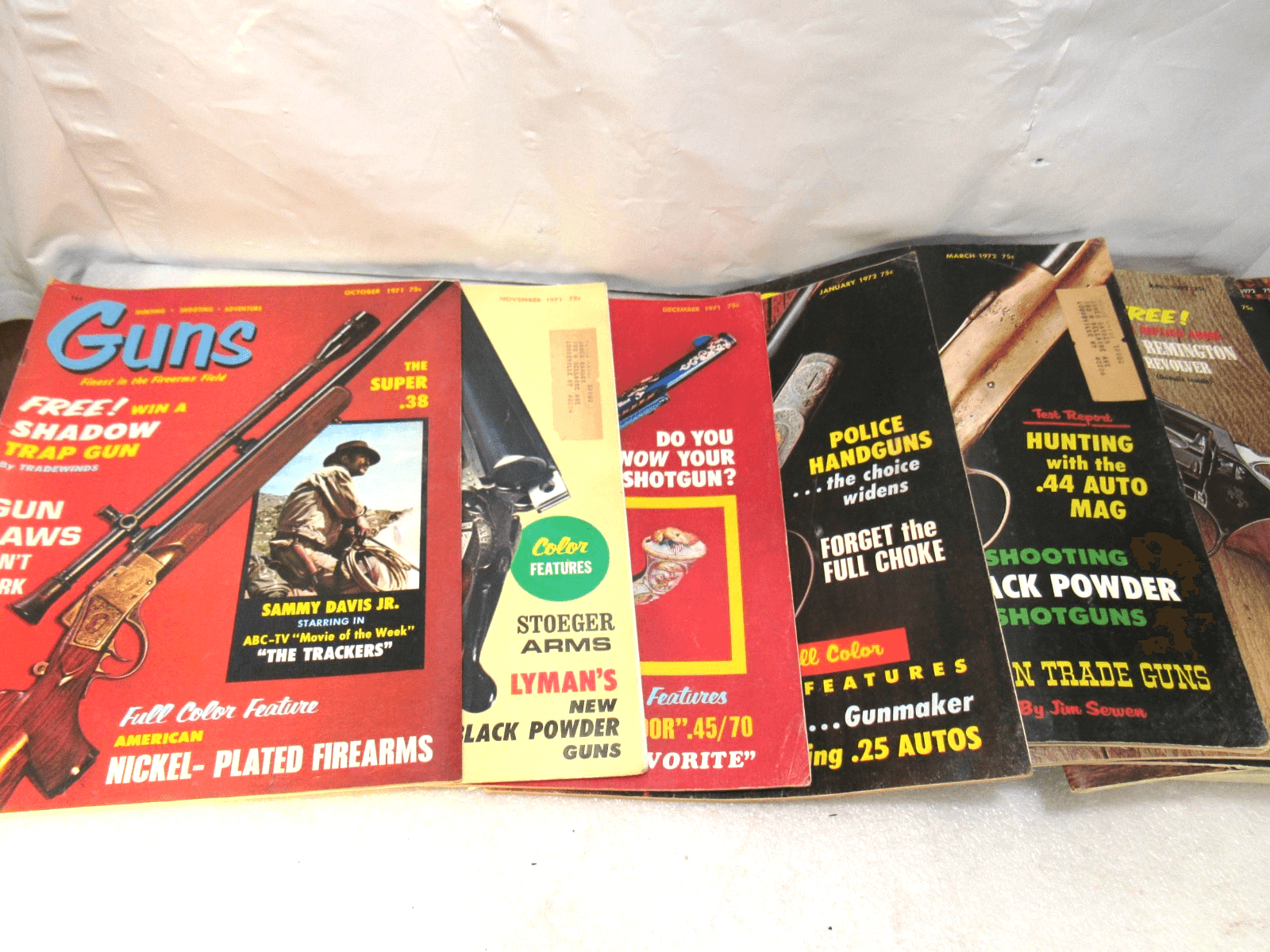 VTG Guns Magazine Lot of 44 - Handguns, Rifles, Combat Guns 60's 70's Y10JJ - Thumbnail 12