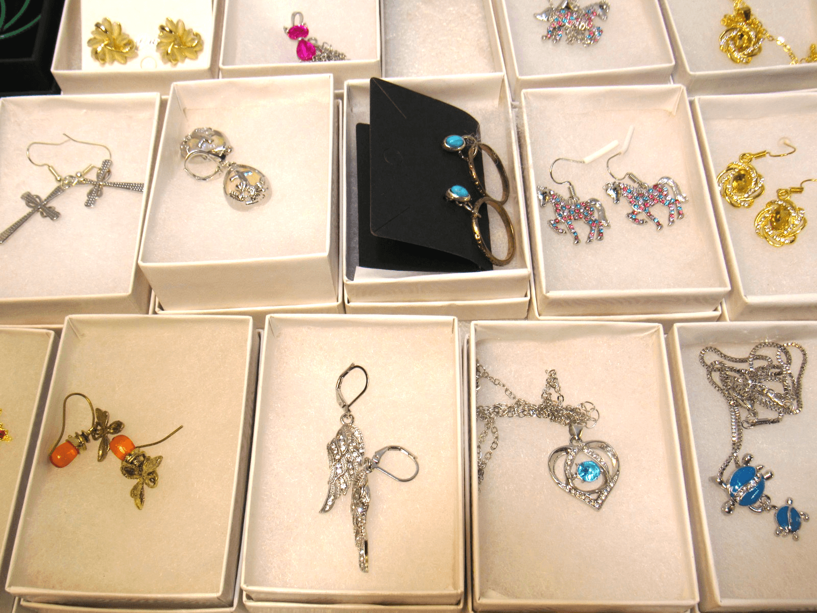 34 Pc New Fashion Jewerly Lot Necklaces Earrings Gift Boxes (Y14M) - Thumbnail 3
