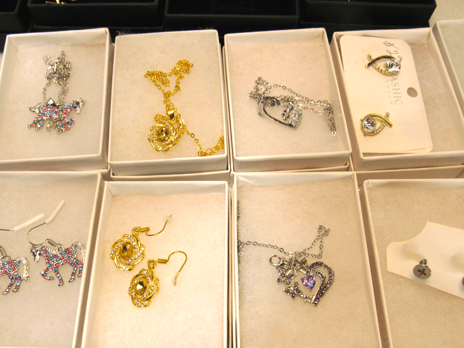 34 Pc New Fashion Jewerly Lot Necklaces Earrings Gift Boxes (Y14M) - Thumbnail 7