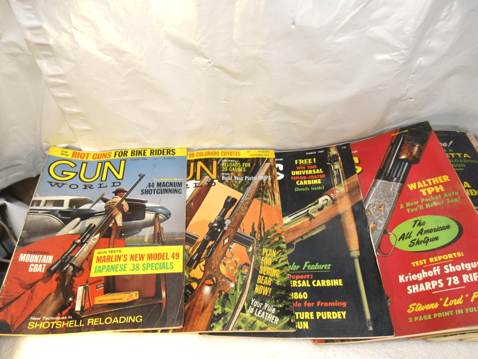 VTG Guns Magazine Lot of 44 - Handguns, Rifles, Combat Guns 60's 70's Y10JJ - Thumbnail 3