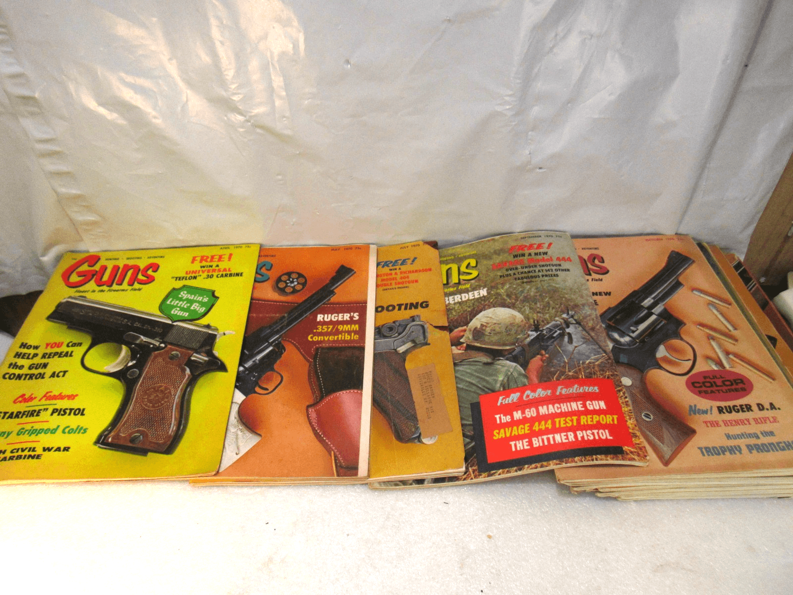 VTG Guns Magazine Lot of 44 - Handguns, Rifles, Combat Guns 60's 70's Y10JJ - Thumbnail 8
